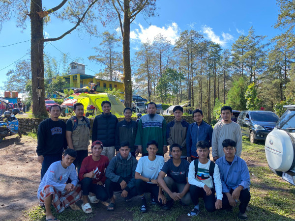 Ketua DUCR Wahdah Sinjai, Ustaz Irsan, Inisiasi Tarbiyah Camp Pertama untuk Tiga Halaqah