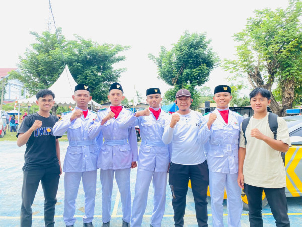 Bangga! Santri SMAS IT Wahdah Sinjai Jadi Paskibraka Kecamatan Sinjai Timur