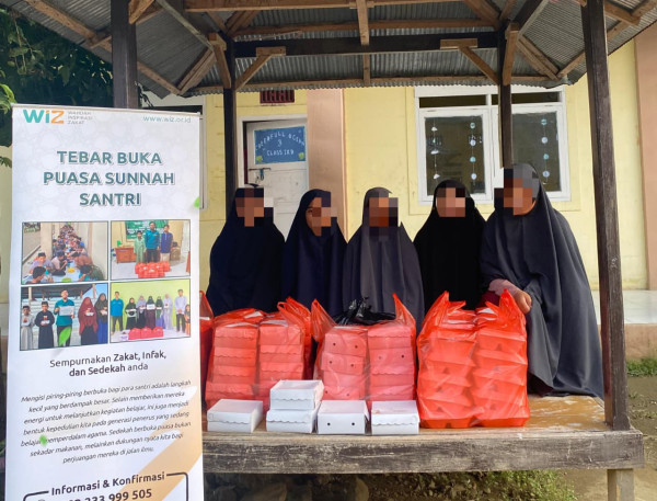 WIZ Salurkan 145 Paket Makanan untuk Buka Puasa Sunnah di PPTQ Wahdah Sinjai